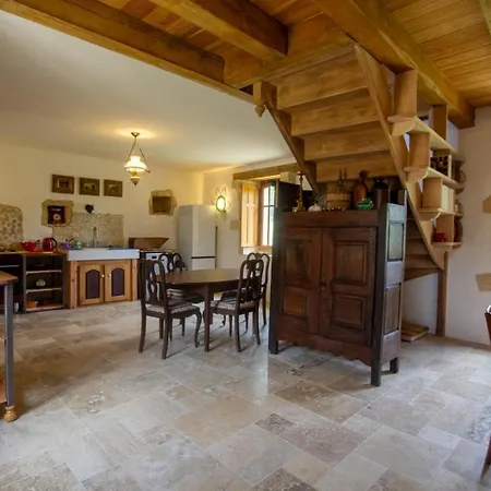 La Baignade Aux Iris Дом отдыха Savignac-de-Miremont